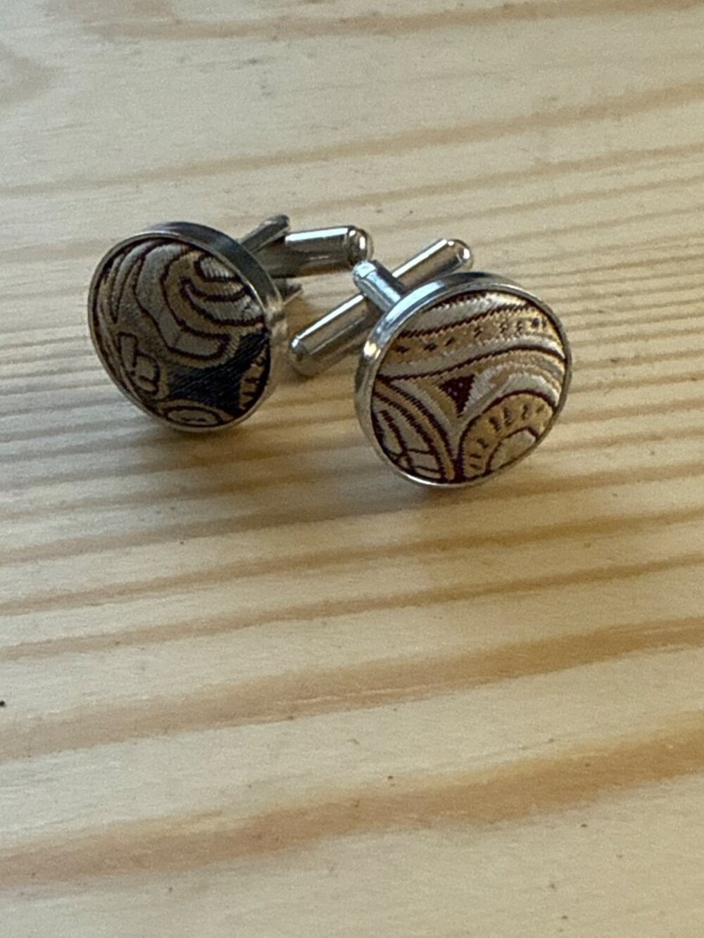 Mens Silver Tone Round Cufflinks With Abstract Patterned Fabric Insets